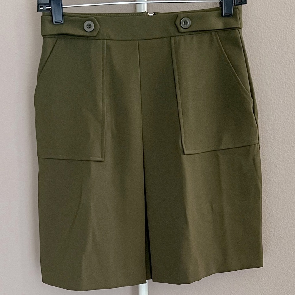 NWT Forever 21 above the knee Skirt
